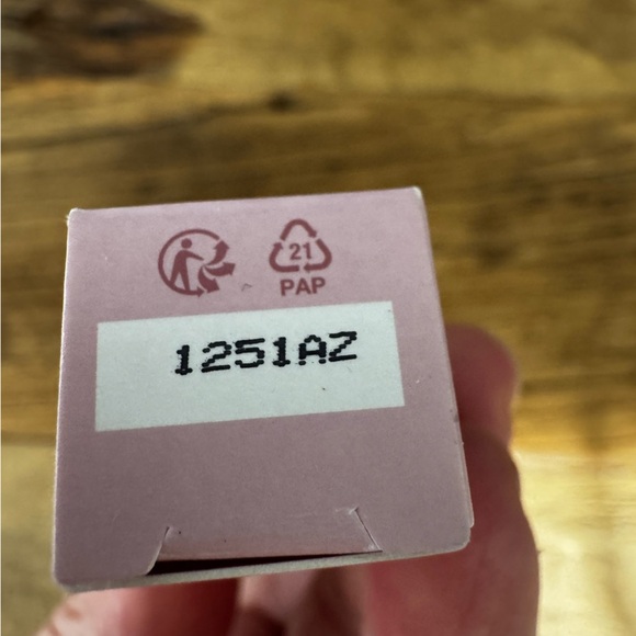 NEW IN BOX Kylie Lip Shine Laquer ~ You’re Cute Jeans (815) Nude pink - Picture 6 of 9